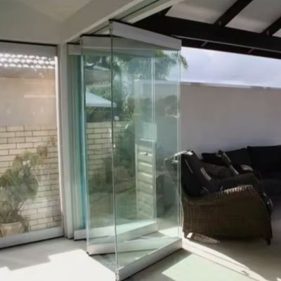 درب تاشوی آلومینیومی با عایق صوتی خوب، کیفیت بالای EPDM و درزگیر سیلیکونی برای نصب آسان