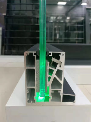 نصب بالا نصب شده با شیشه لایه دار