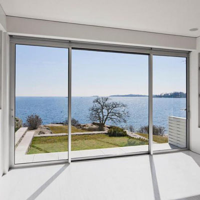 درهای کشویی آلومینیومی با پروفایل سبک و باریک با شیشه شفاف گرم شده جایگزین می شوند