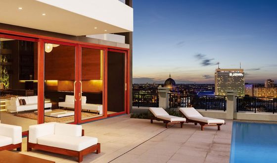 درب کشویی آلومینیومی شیشه شفاف گرم شده