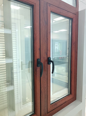 پنجره ای که از آلومینیوم ساخته شده است با پوشش پودری