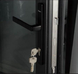 درب های شیشه ای دو لایه آلومینیومی قابل تنظیم نصب آسان برای عملکرد راحت