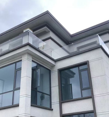 پوشش پودری آلومینیوم U Channel Glass Railing برای محیط ساختمان