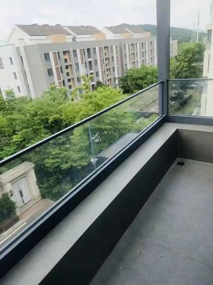طراحی مدرن شفاف U Channel Glass Balustrade با شیشه گرم