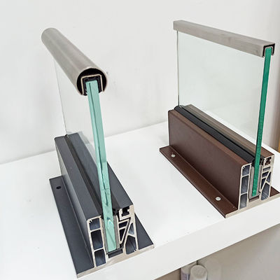 حفاظت شفاف آلومینیوم U Channel Glass Railing Powder Coated Aluminum Glass Balustrade با پوشش پودری از آلومینیوم شیشه ای