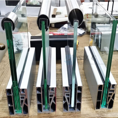 حفاظت شفاف آلومینیوم U Channel Glass Railing Powder Coated Aluminum Glass Balustrade با پوشش پودری از آلومینیوم شیشه ای