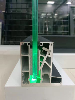 پله های 12 میلی متری بدون قاب شیشه ای بالکن ریلینگ کانال U با نور LED