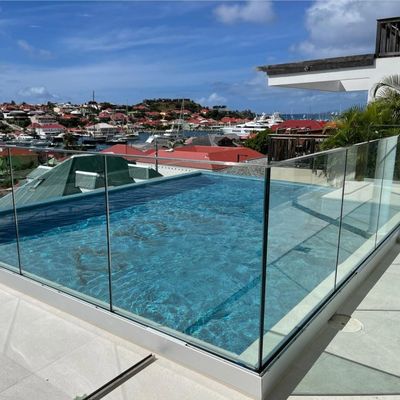 طراحی مدرن شیشه ای بالکن بالکن U Channel Glass Railing برای فضای باز