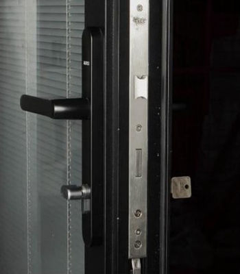 درب های دوپوشیده آلومینیومی ضد آب با دوام بالا و بهره وری انرژی