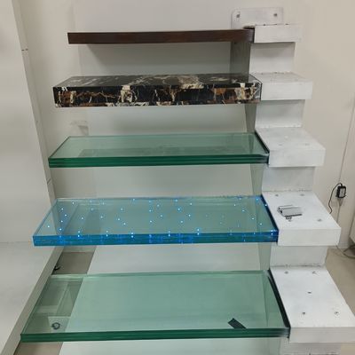 OEM / ODM سفارشی طرح زیبا پله شیشه ای با چوکات شیشه ای و اتوماتیک LED