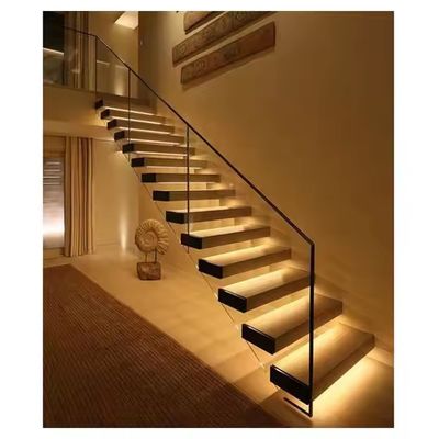 پله های شناور چوب بلوط با چتر شیشه ای و چراغ های LED
