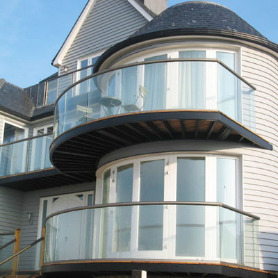 نرده شیشه ای U Channel قابل تنظیم با پنج سال گارانتی و شیشه لمینت سکوریت