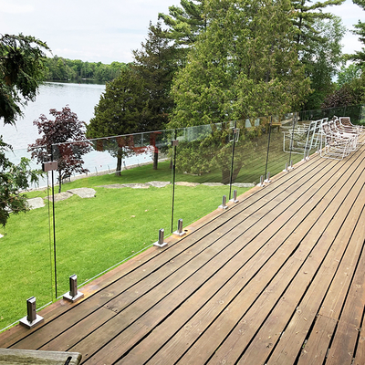 آلومینیوم U Channel Glass Railing Frameless 12mm شیشه های ضدآفتاب در فضای باز بسته بندی بالوستراد