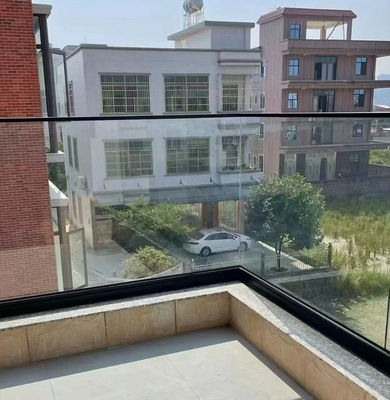 نگهداري آسان آلومينيوم و گلاس ريلنگ قدرت بالا با دستگير